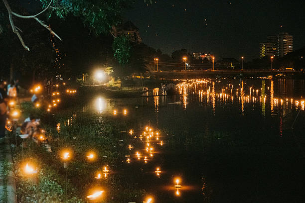 release lanterns in yi peng festival